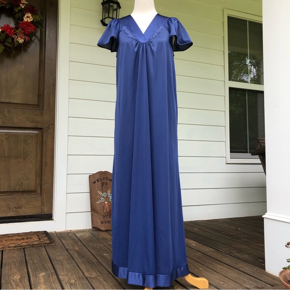 Vanity Fair Intimates & Sleepwear Vintage 6s Vanity Fair Gown
